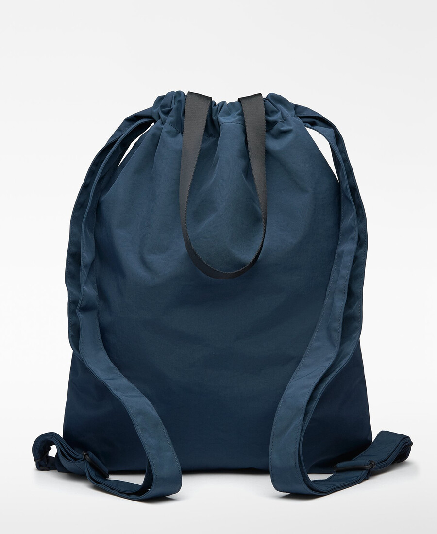 mochila con cordón para hombre