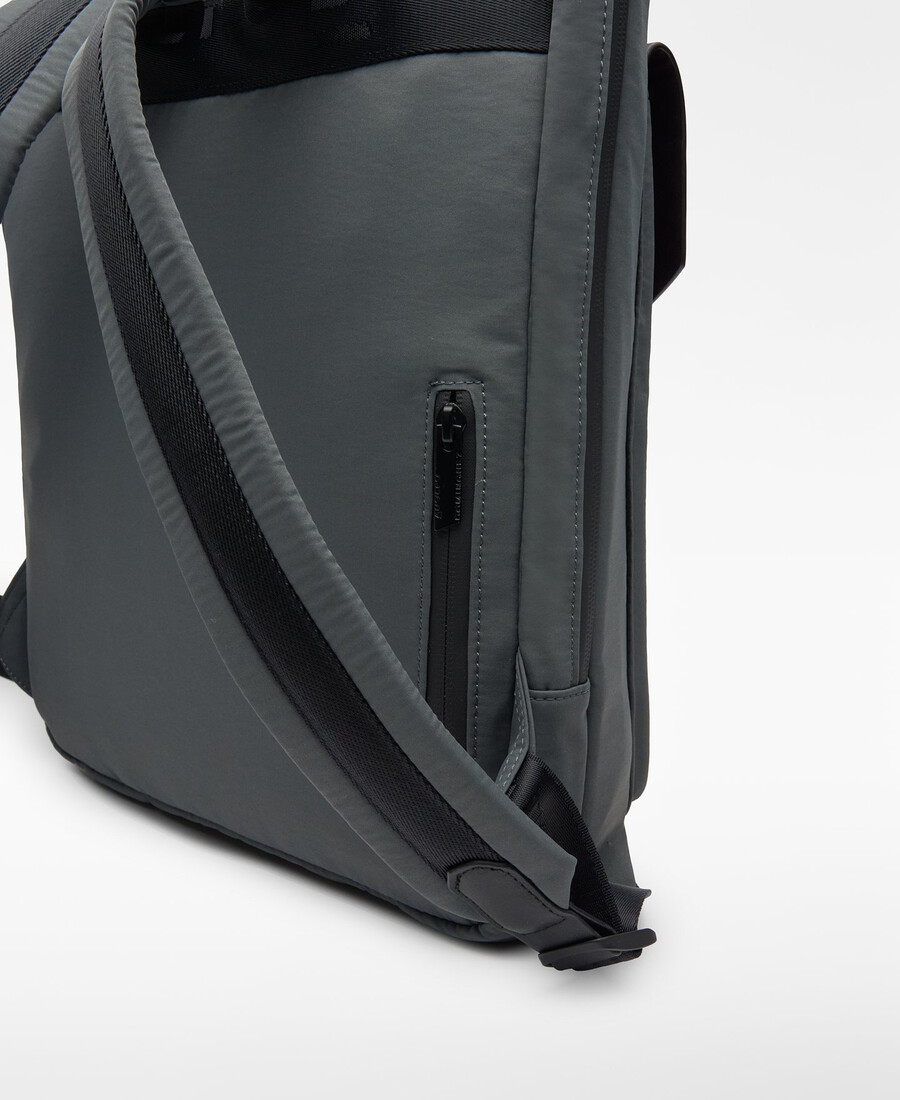 mochila compacta de nailon para hombre