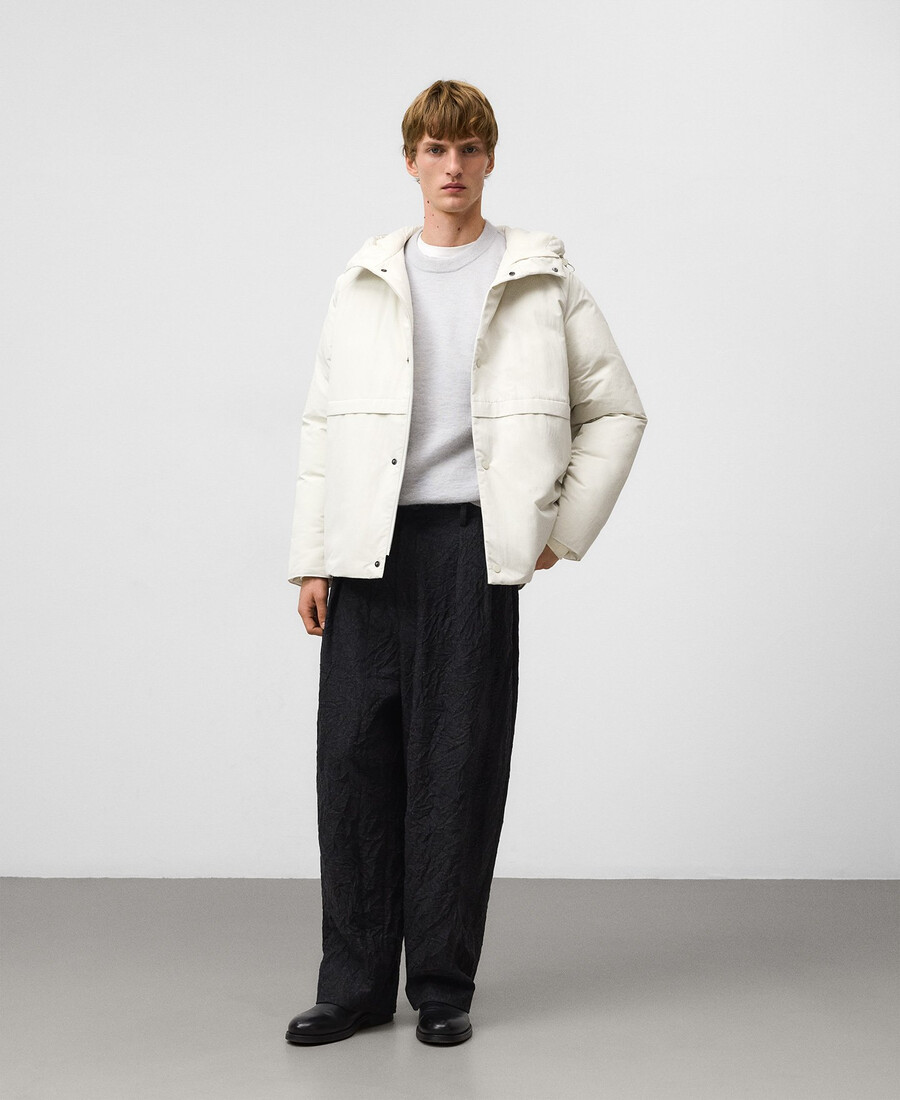 chaqueta corta acolchada con pliegues para hombre