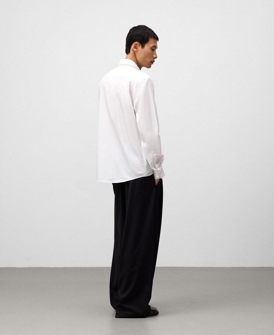 camisa de cuello abierto de corte regular para hombre
