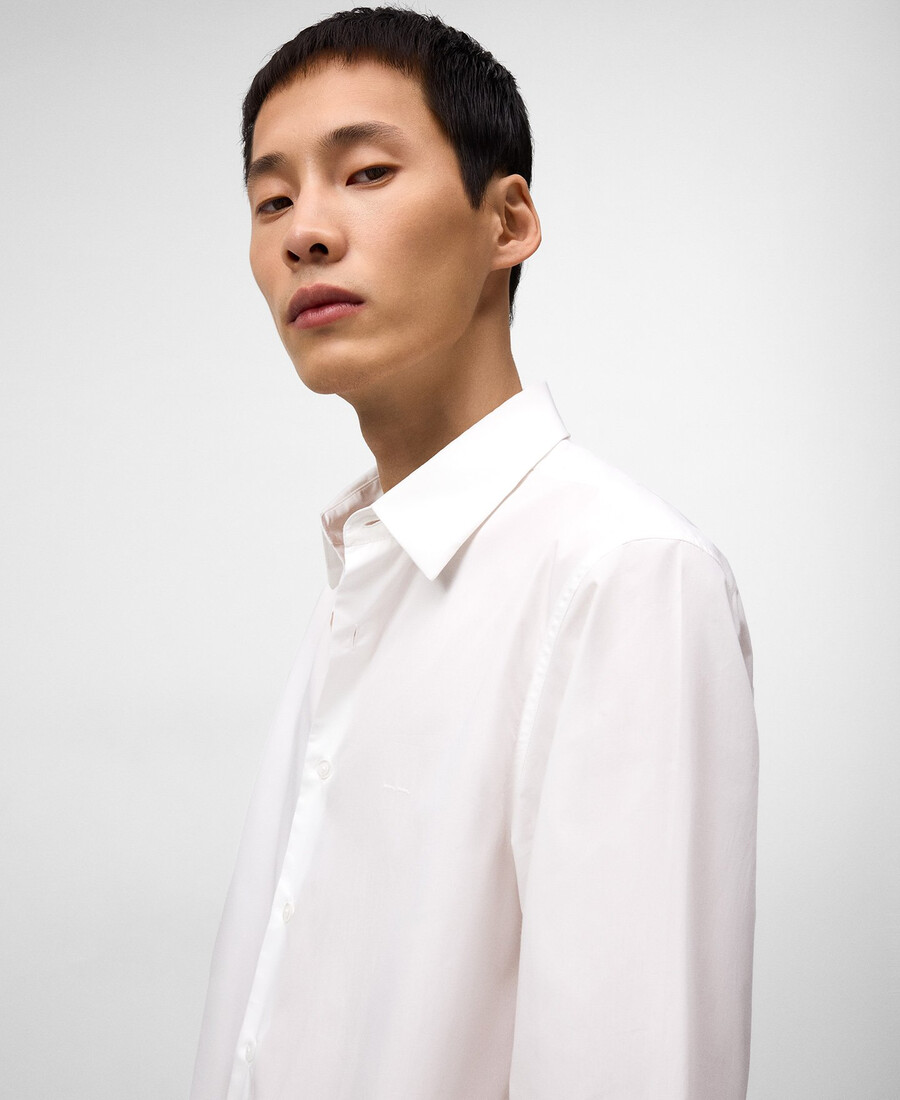 camisa de cuello abierto de corte regular para hombre