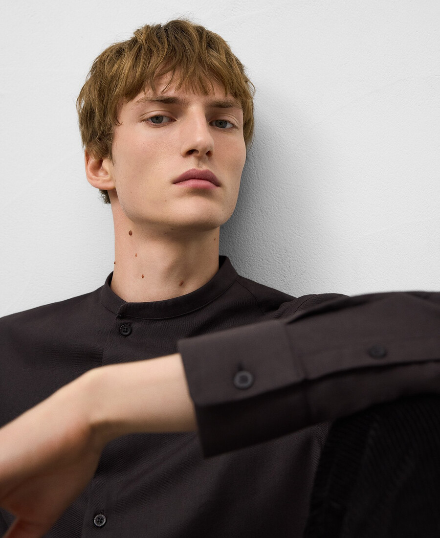 camisa de cuello mandarín de corte regular para hombre