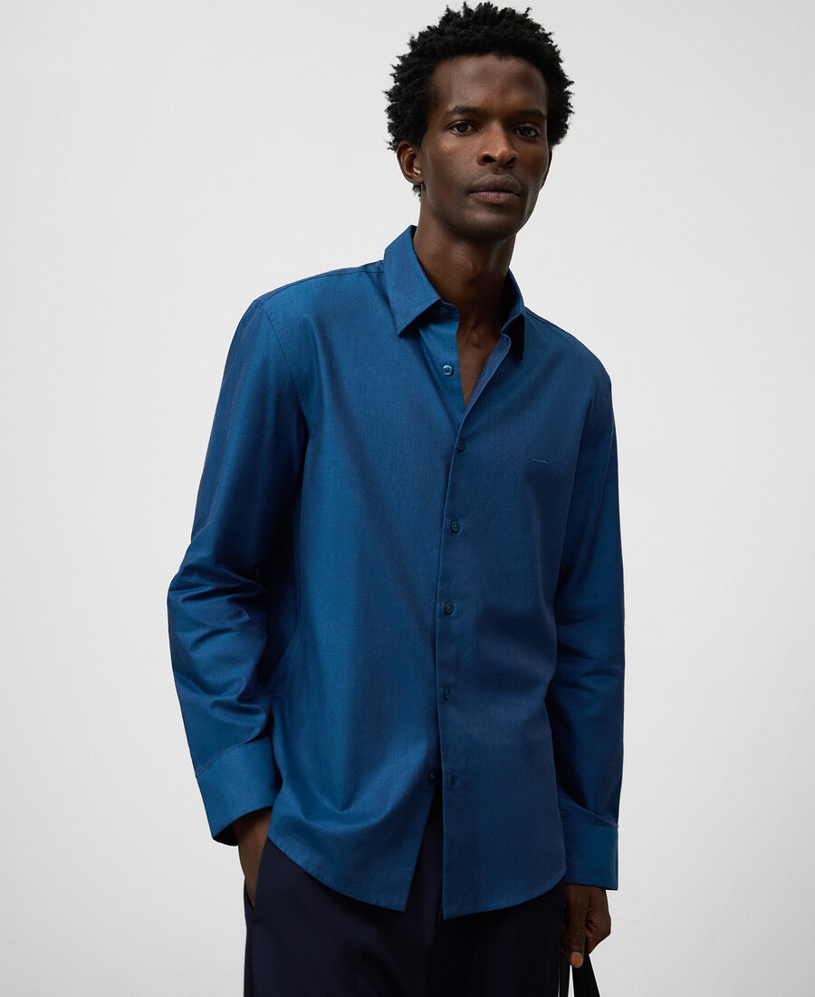 camisa de cuello abierto de corte regular para hombre