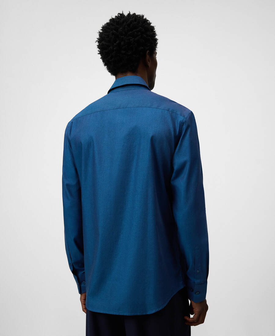 camisa de cuello abierto de corte regular para hombre