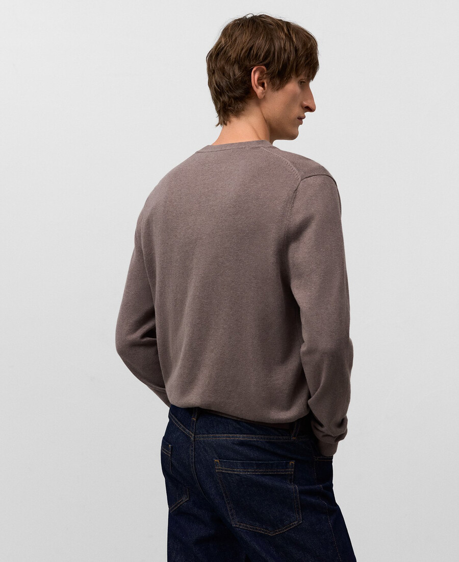 suéter de cuello en v de corte regular para hombre