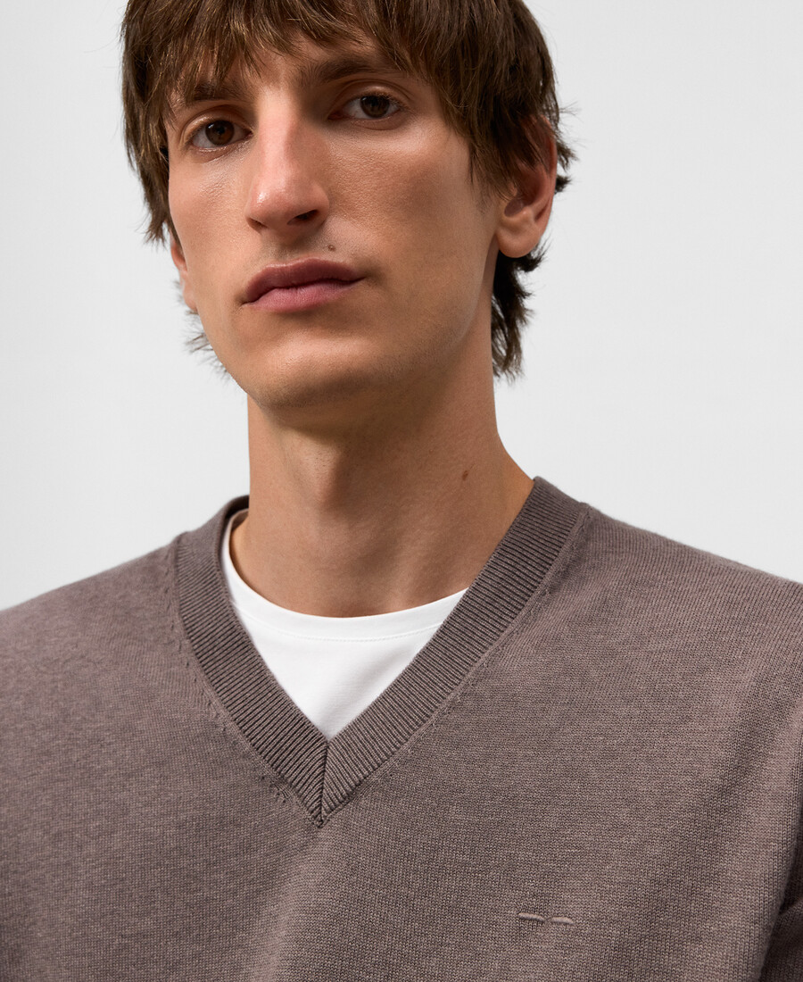 suéter de cuello en v de corte regular para hombre