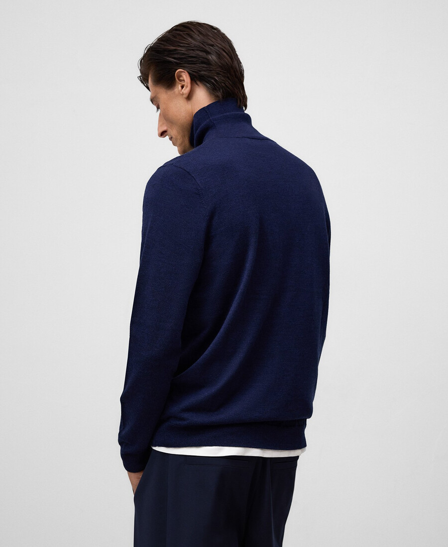suéter de cuello alto de lana merino para hombre