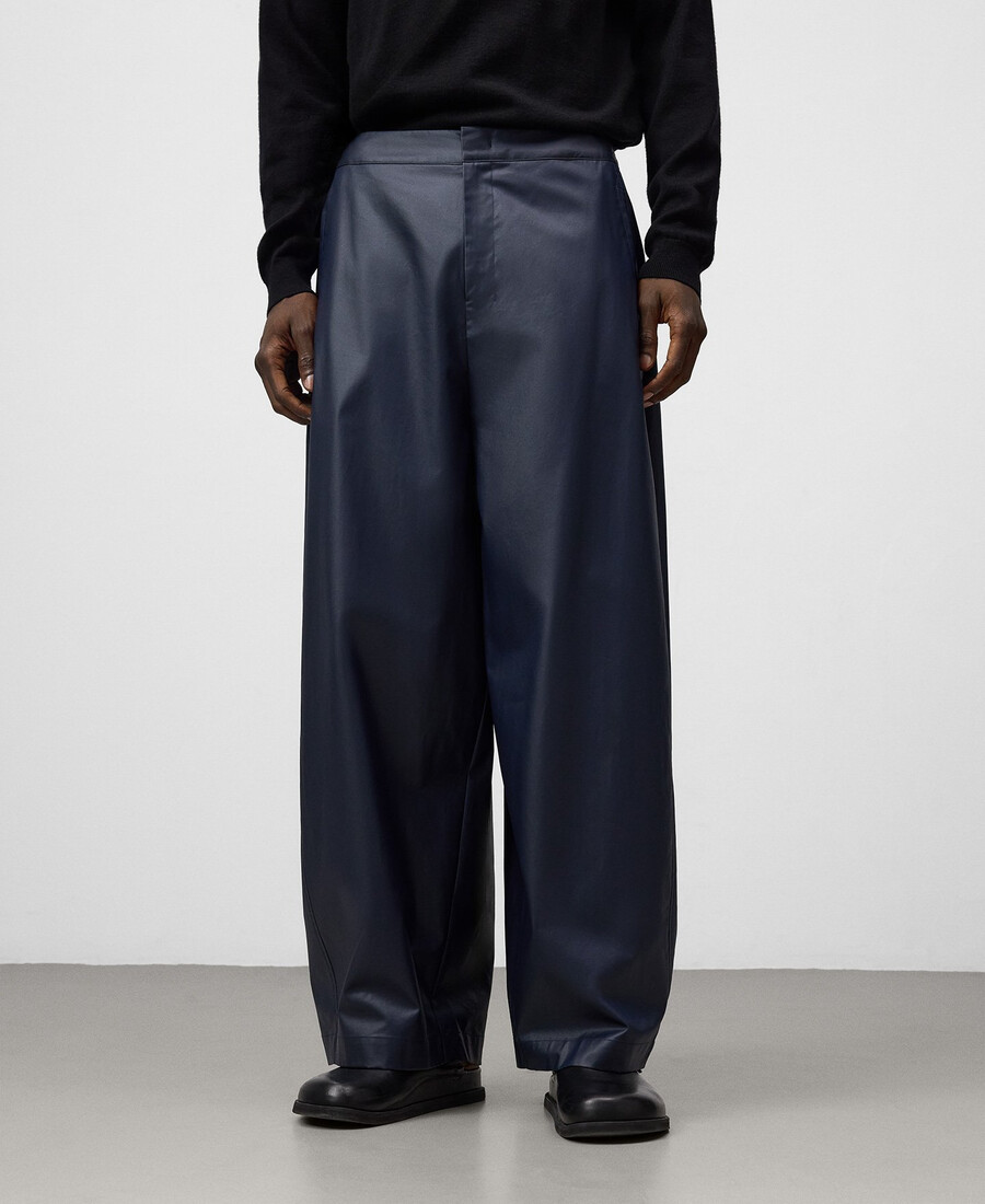 pantalón azul marino de corte barril para hombre