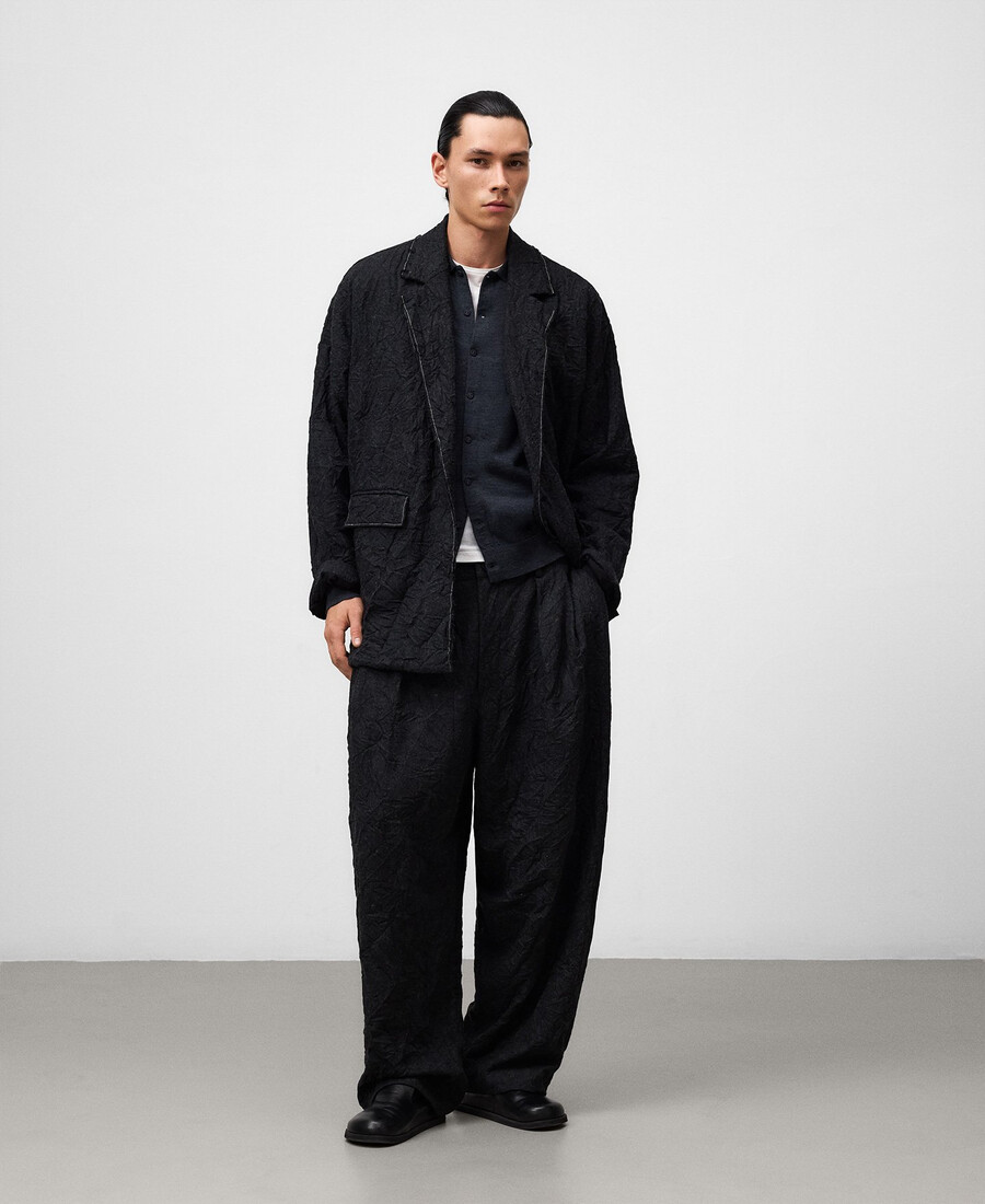 pantalones arrugados para hombre