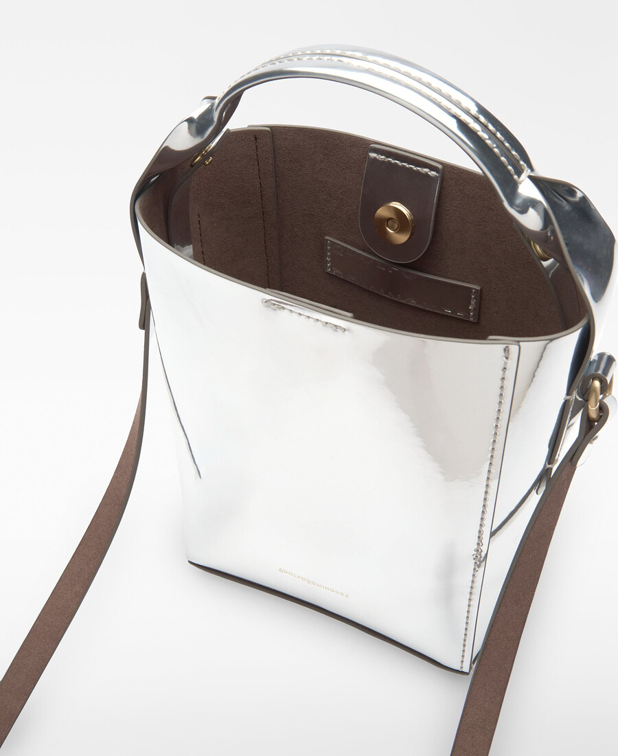 bolso cubo para mujer con acabado metalizado mica
