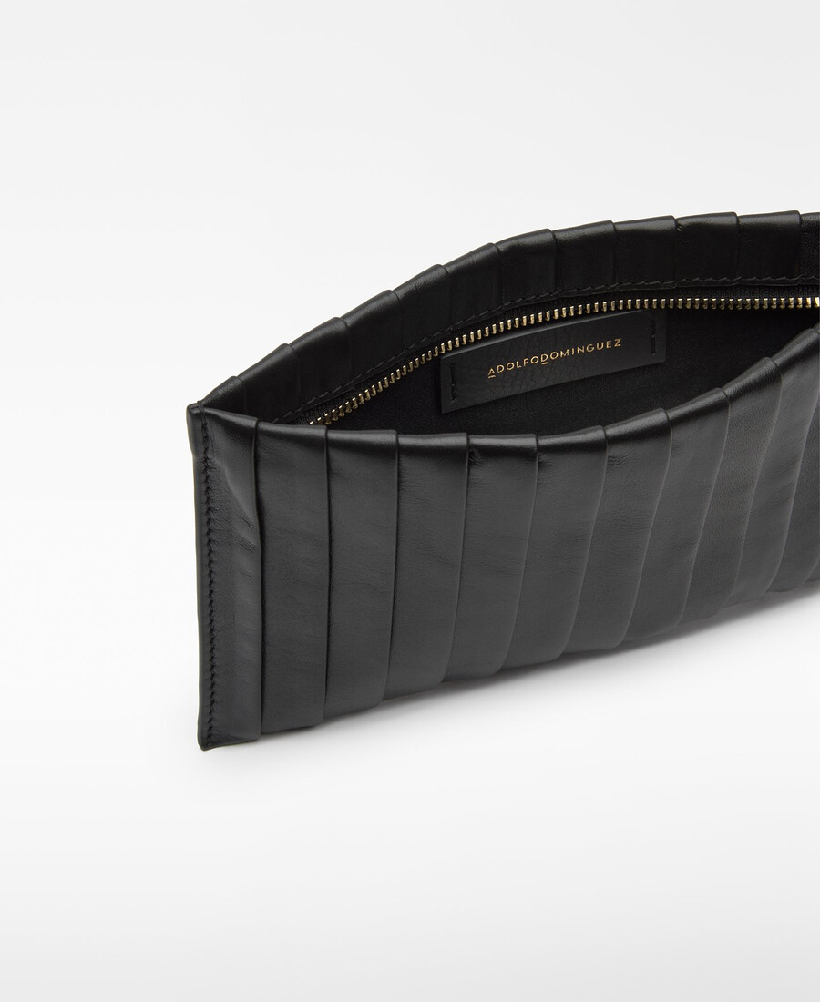 clutch rectangular plisado de piel para mujer