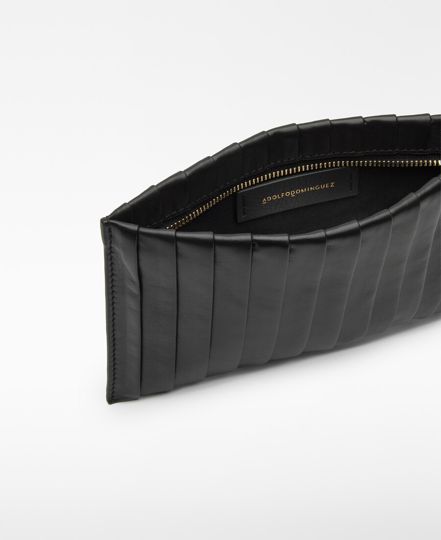 clutch rectangular plisado de piel para mujer
