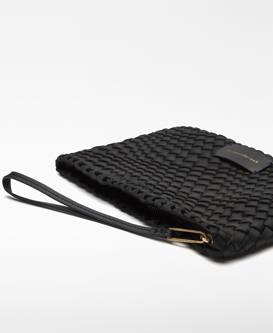 clutch de tela trenzada para mujer
