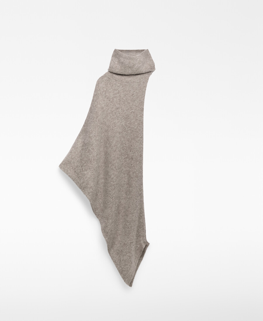 capa asimétrica de cuello alto para mujer