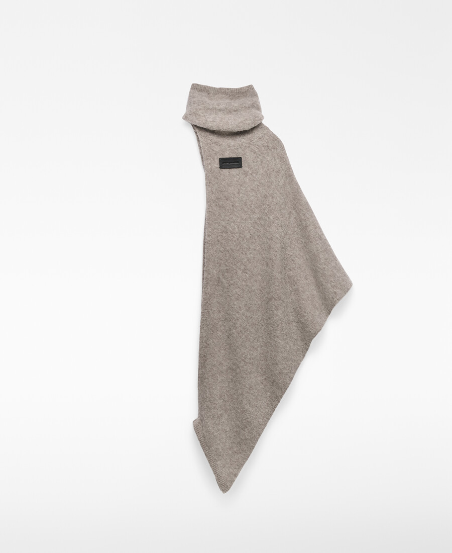 capa asimétrica de cuello alto para mujer