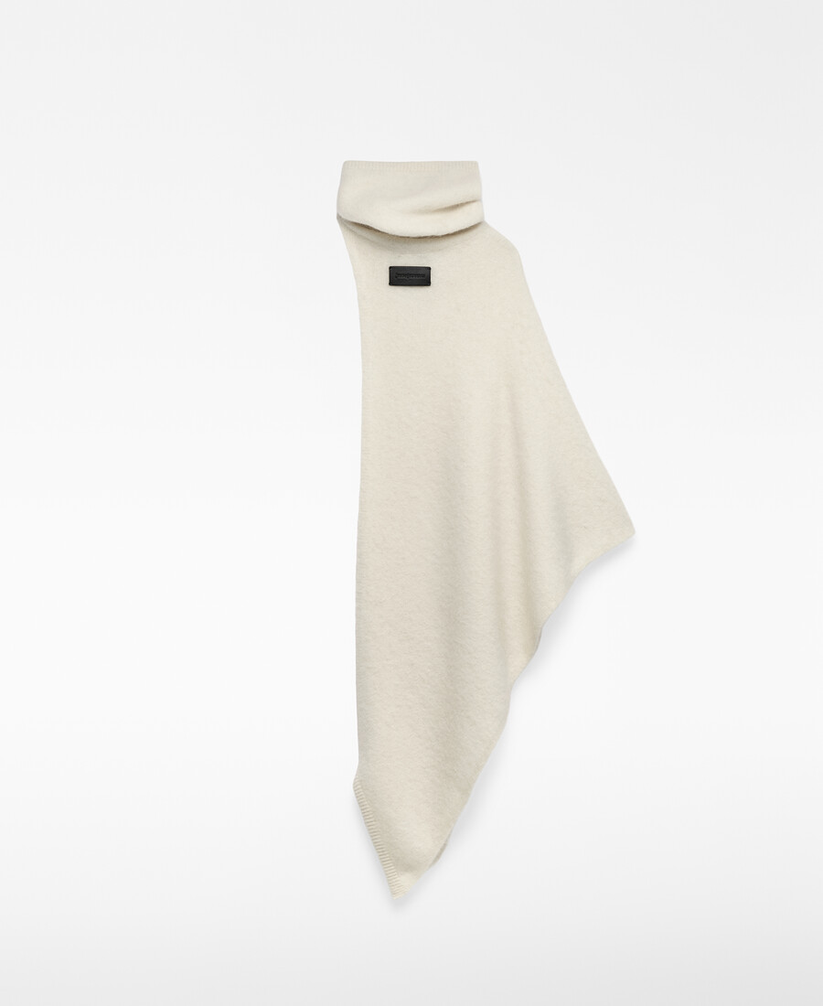 capa asimétrica de cuello alto para mujer