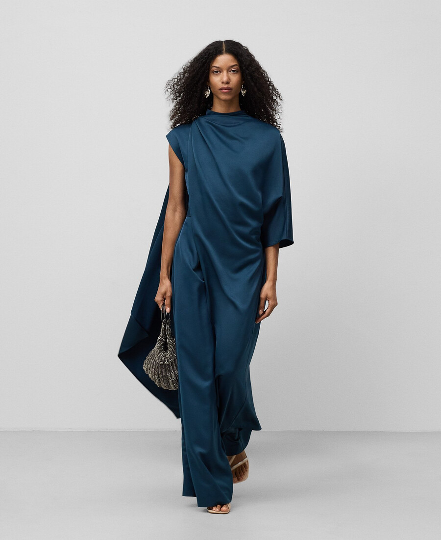 mono largo asimétrico con capa para mujer