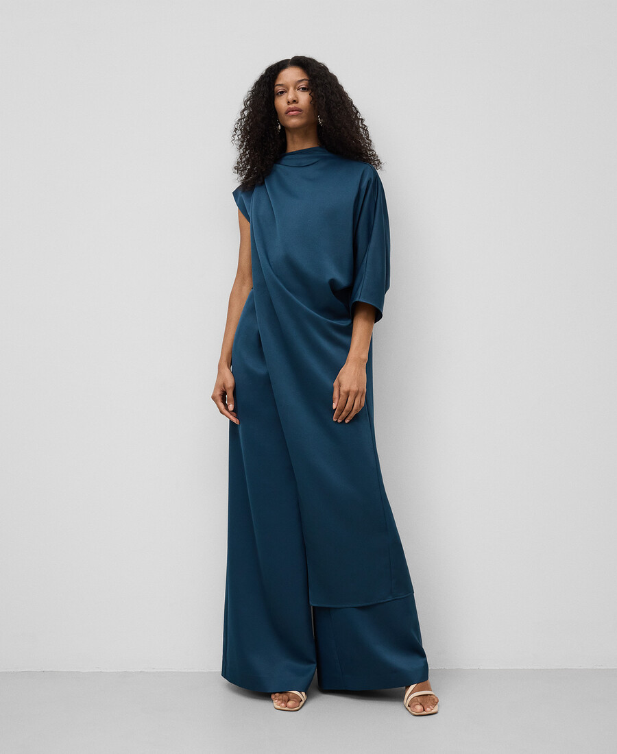 mono largo asimétrico con capa para mujer