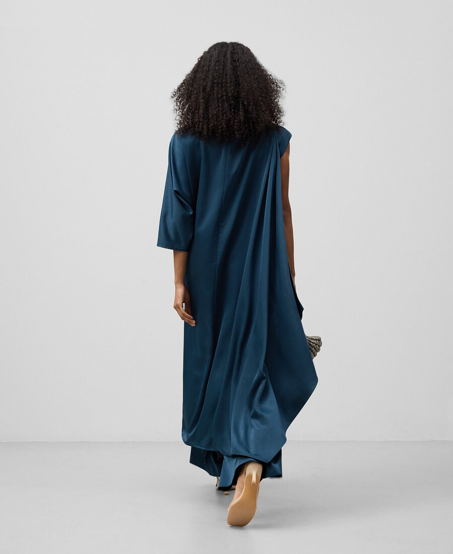 mono largo asimétrico con capa para mujer