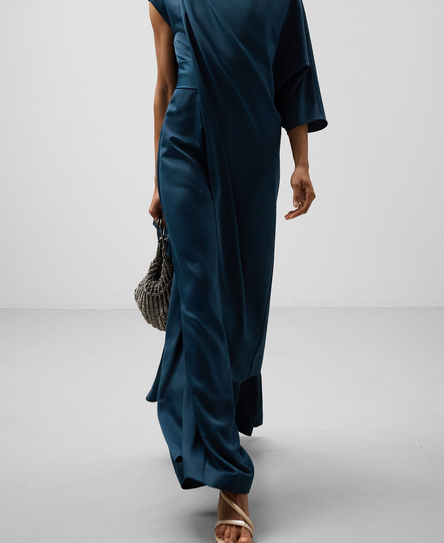 mono largo asimétrico con capa para mujer