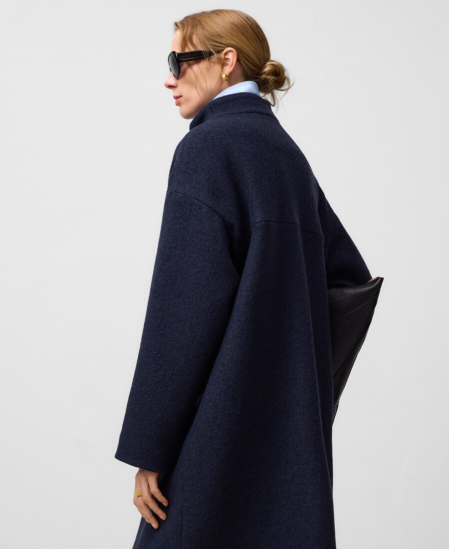 abrigo largo de cuello alto para mujer