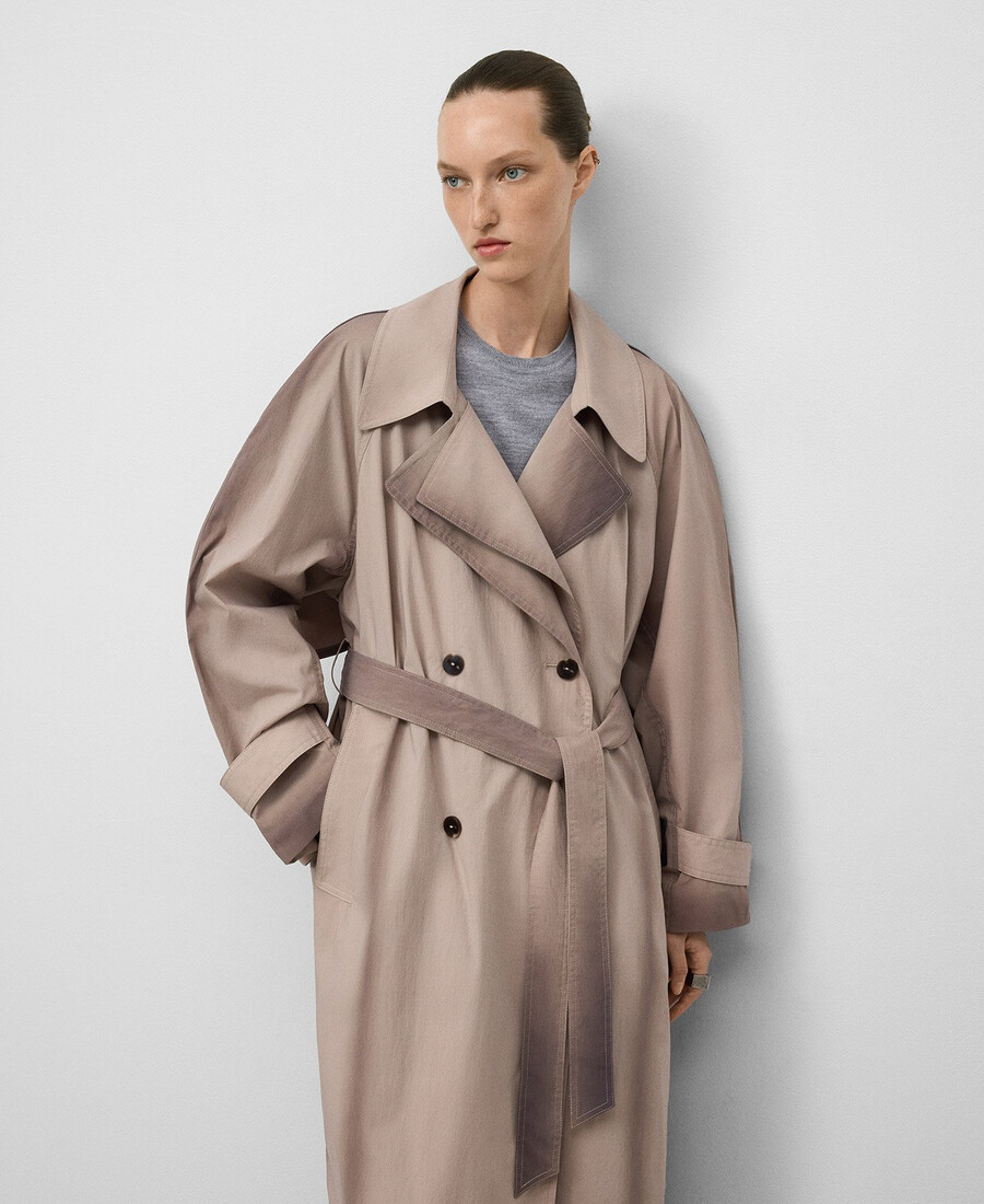 gabardina de mujer con efecto envejecido