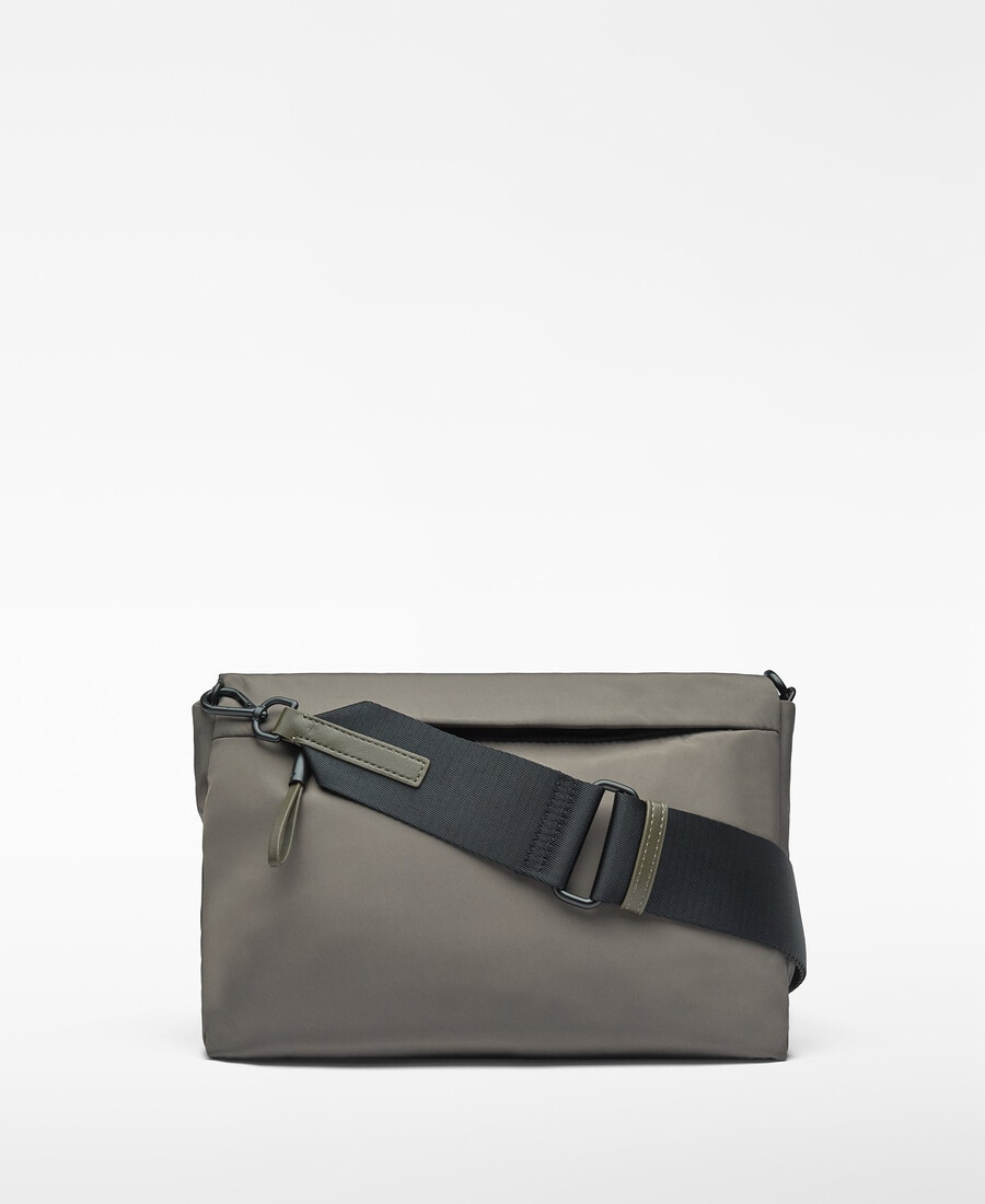 bolso bandolera mediano con solapa de nailon para mujer