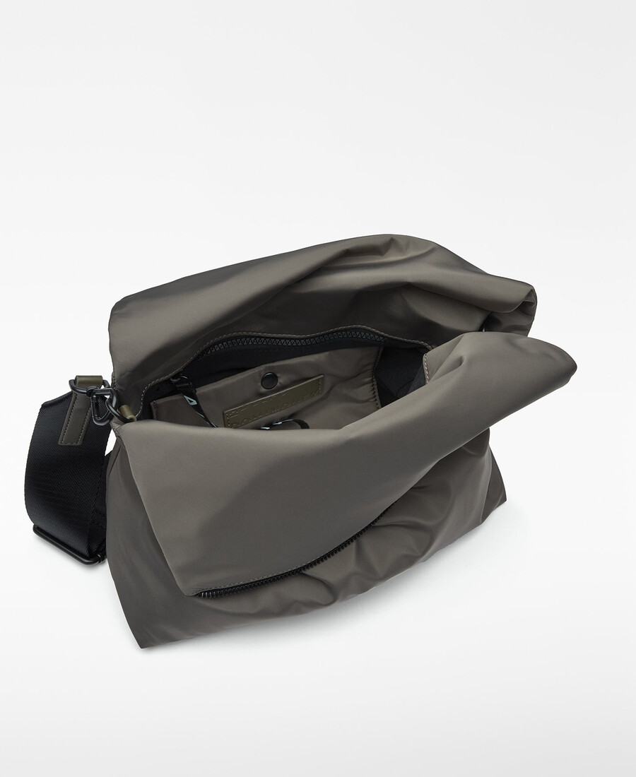 bolso bandolera mediano con solapa de nailon para mujer