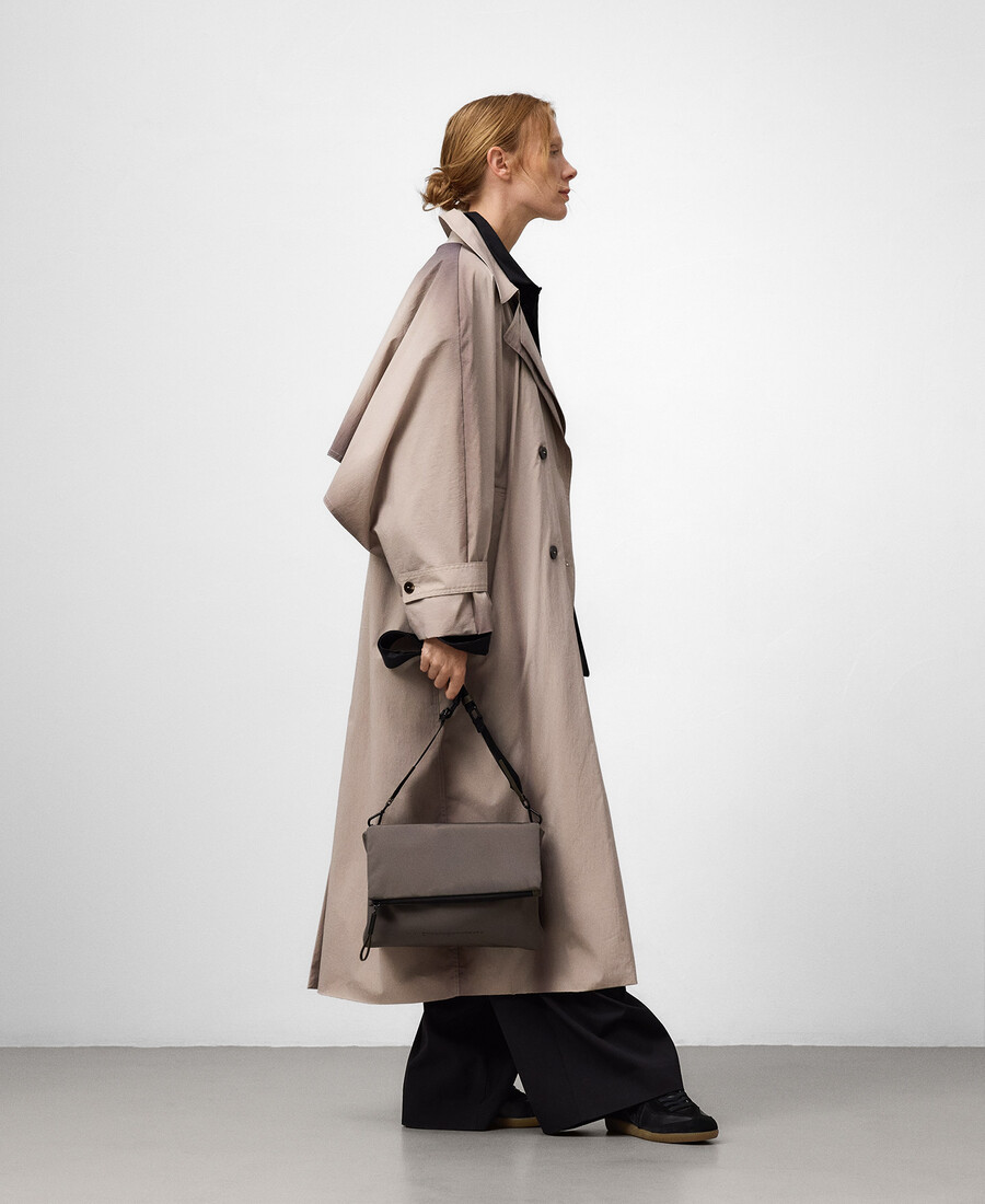 bolso bandolera mediano con solapa de nailon para mujer