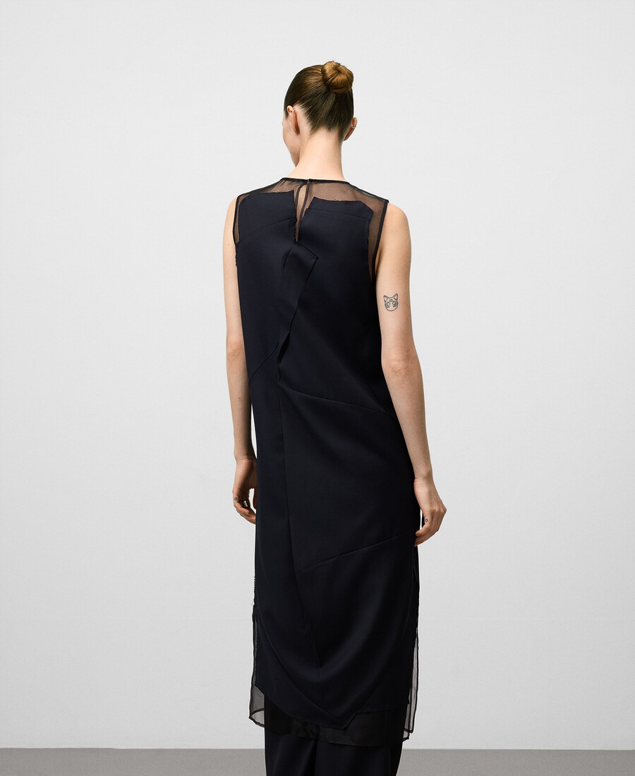 vestido de mujer con tejido arrugado en contraste