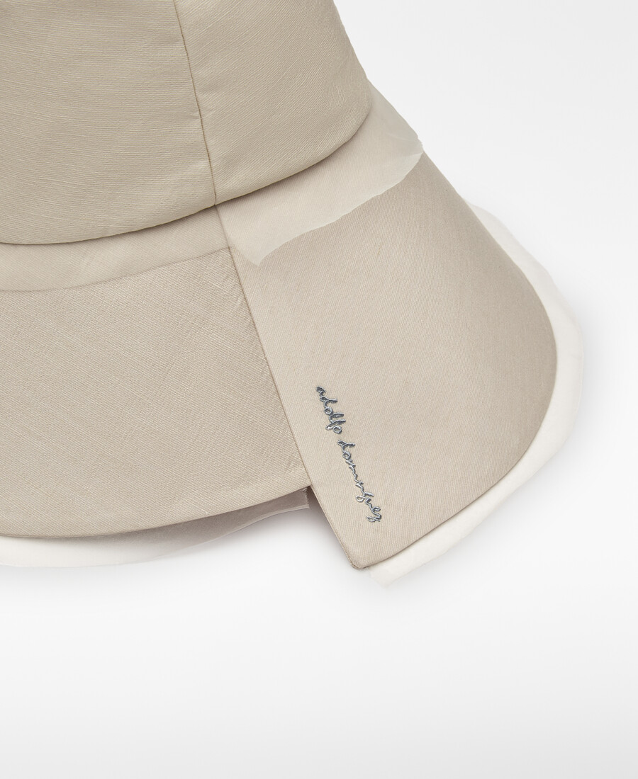 sombrero combinado de ala asimétrica para mujer