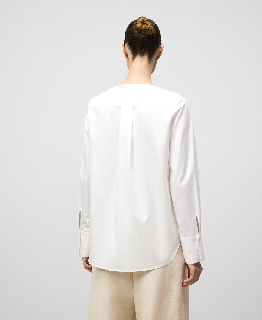 camisa de algodón con escote barco para mujer