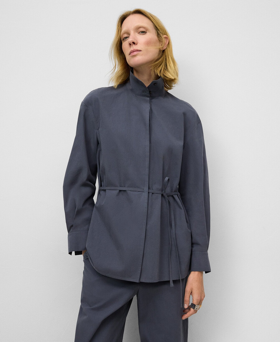 camisa de cuello mao con cinturón para mujer