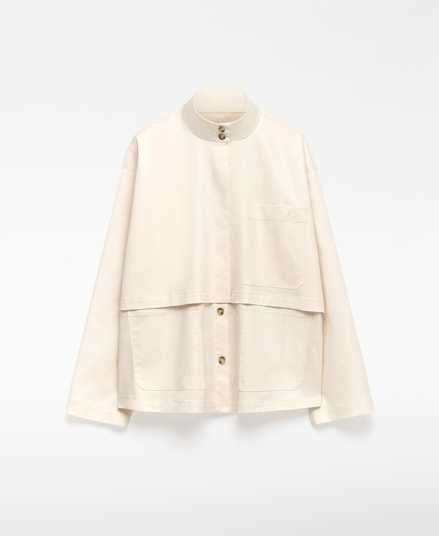 camisa de cuello alto con canesú delantero para mujer