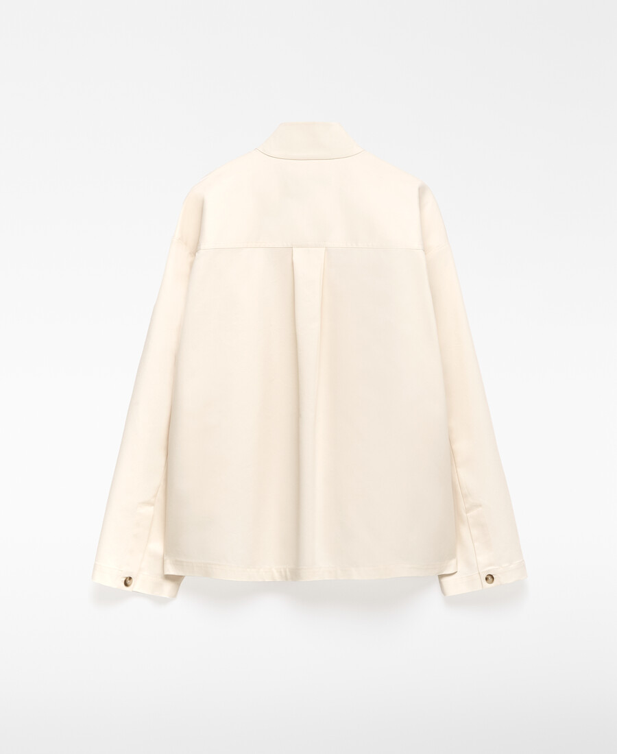 camisa de cuello alto con canesú delantero para mujer
