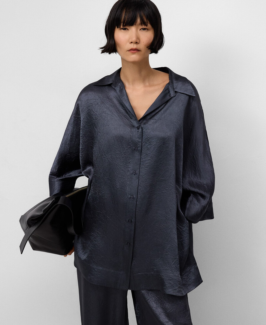 camisa oversize de satén arrugado para mujer
