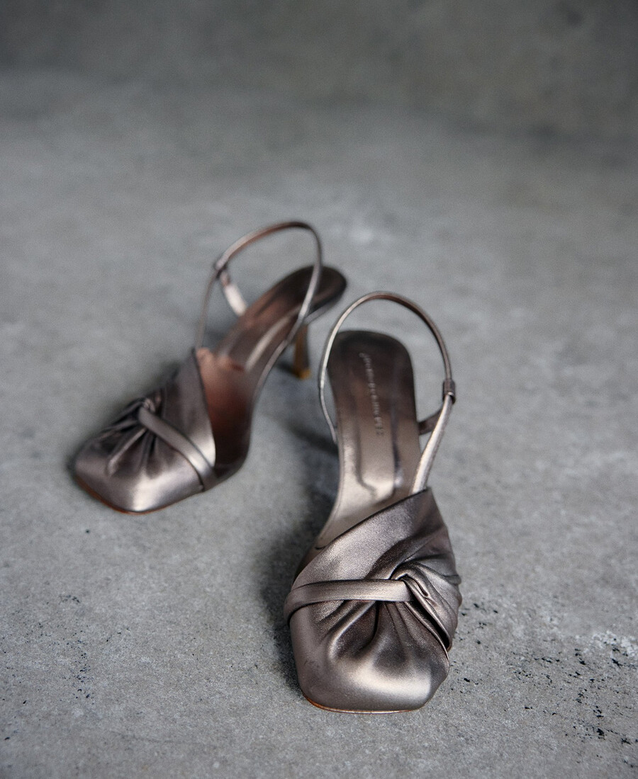 zapato de tacón mujer de piel fruncida