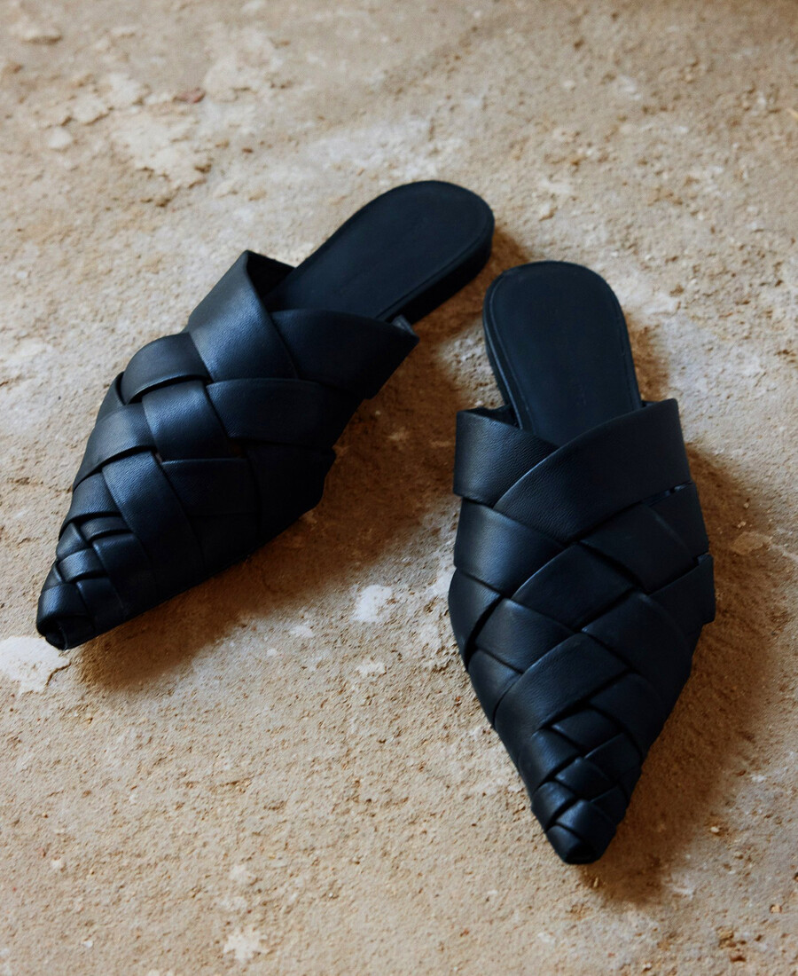 mule de piel trenzada para mujer
