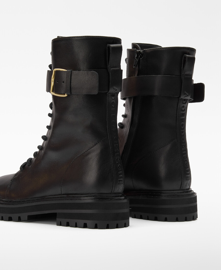 bota militar de piel con hebilla mujer