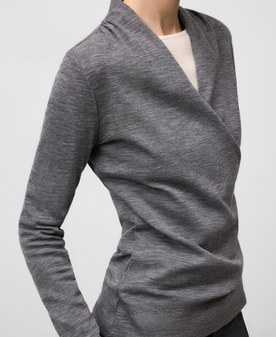 camiseta cruzada de lana merino para mujer
