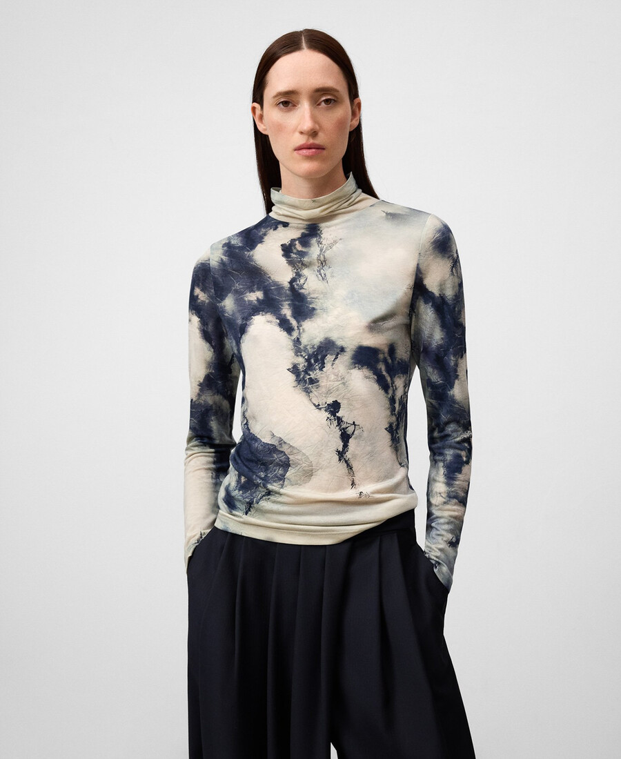 camiseta estampada de cuello alto para mujer