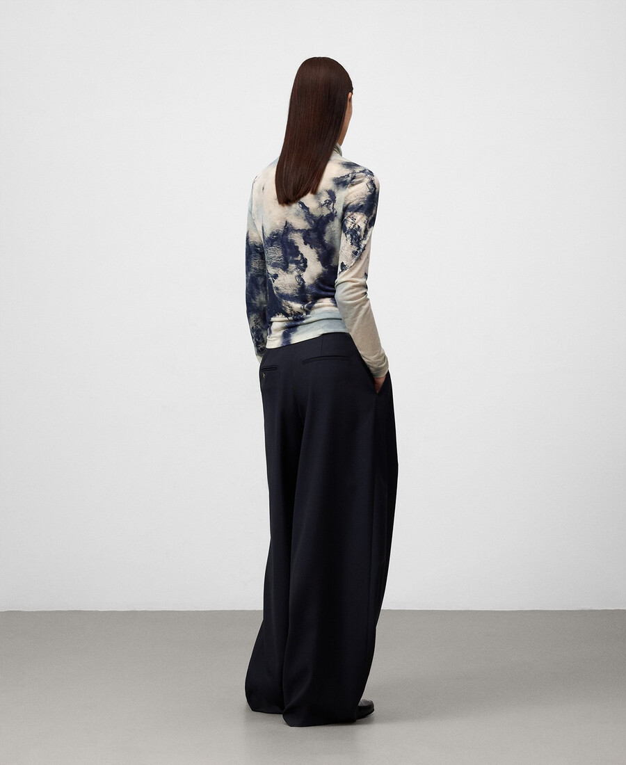 camiseta estampada de cuello alto para mujer