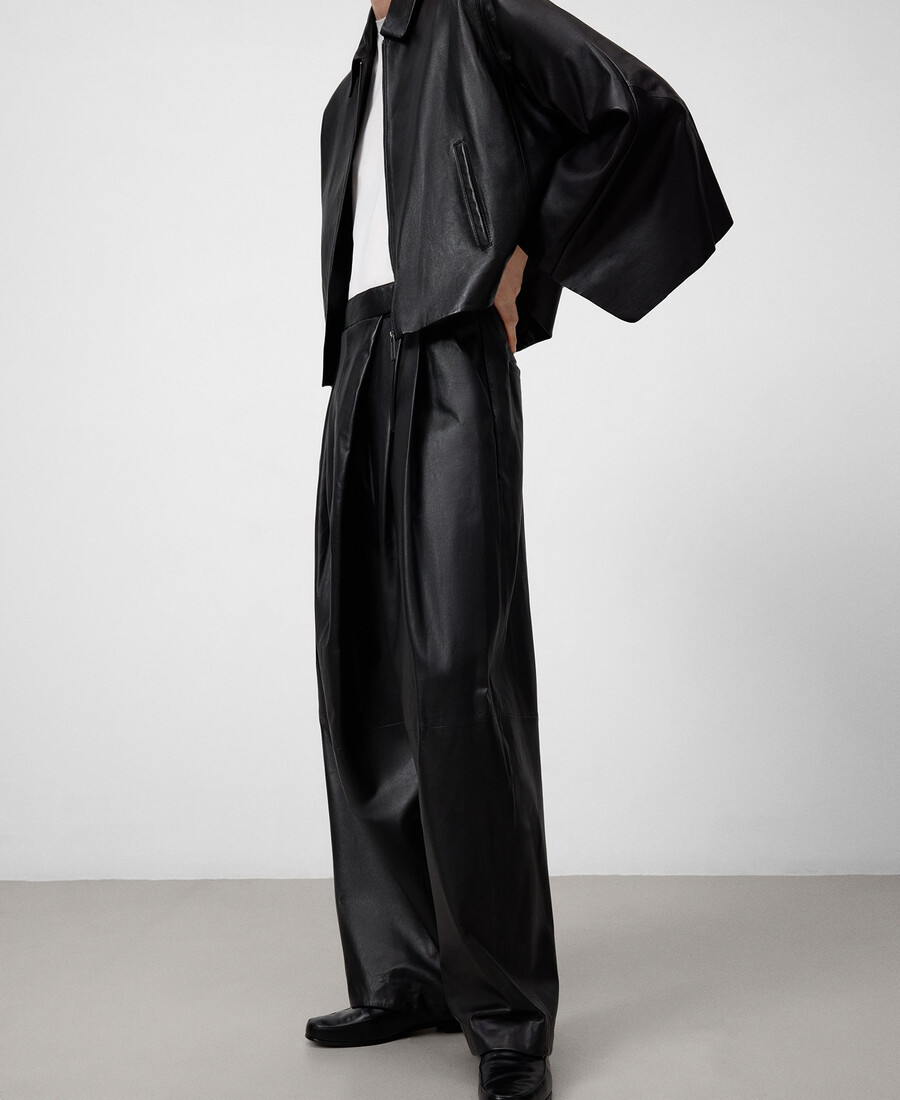 pantalón de piel con pinzas para mujer