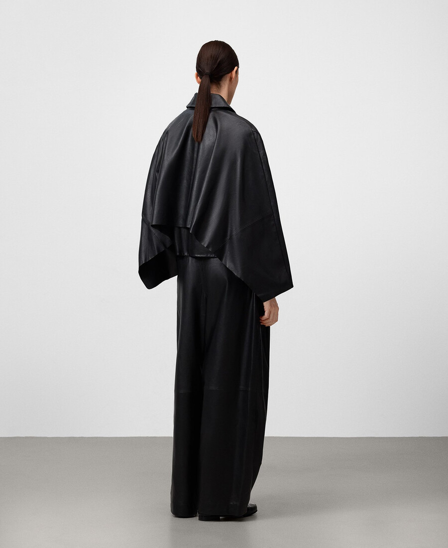 pantalón de piel con pinzas para mujer