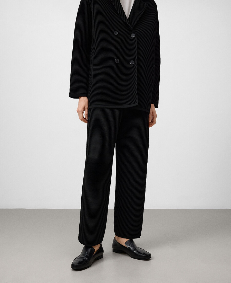 pantalón estructurado de corte barril para mujer
