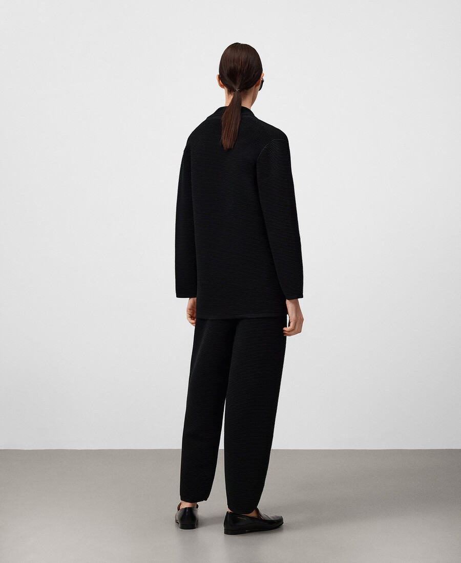 pantalón estructurado de corte barril para mujer