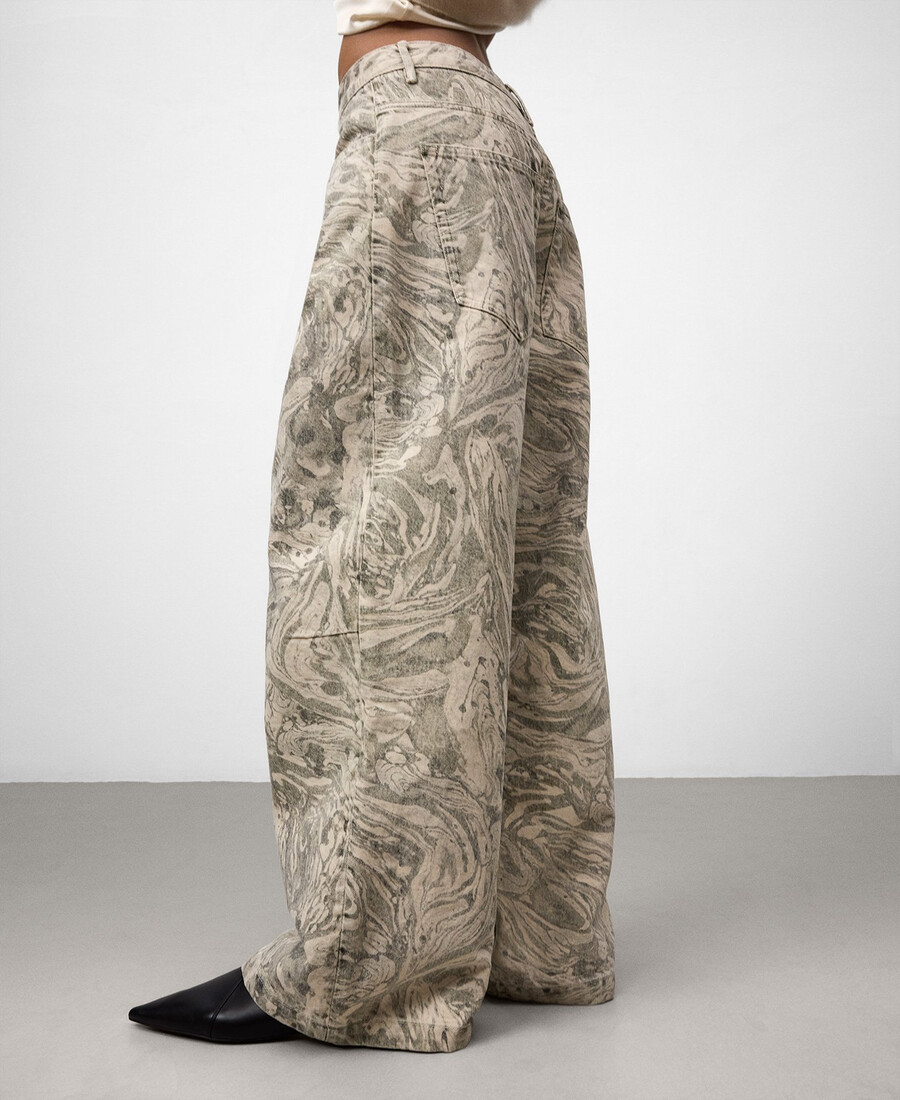 pantalón ancho de mezclilla estampado para mujer